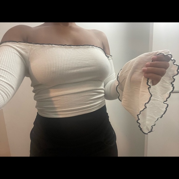 Forever 21 knit top off the shoulder ivory/black - Picture 3 of 5